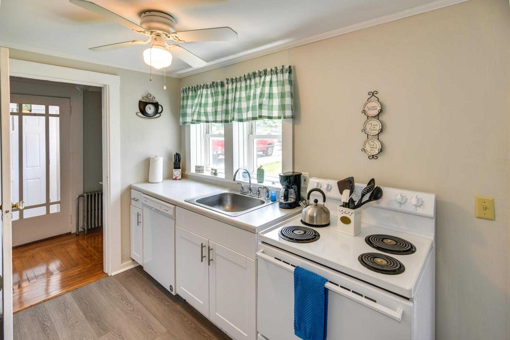 Newport House Less Than 3 Mi To Beaches And Bowens Wharf! Екстериор снимка